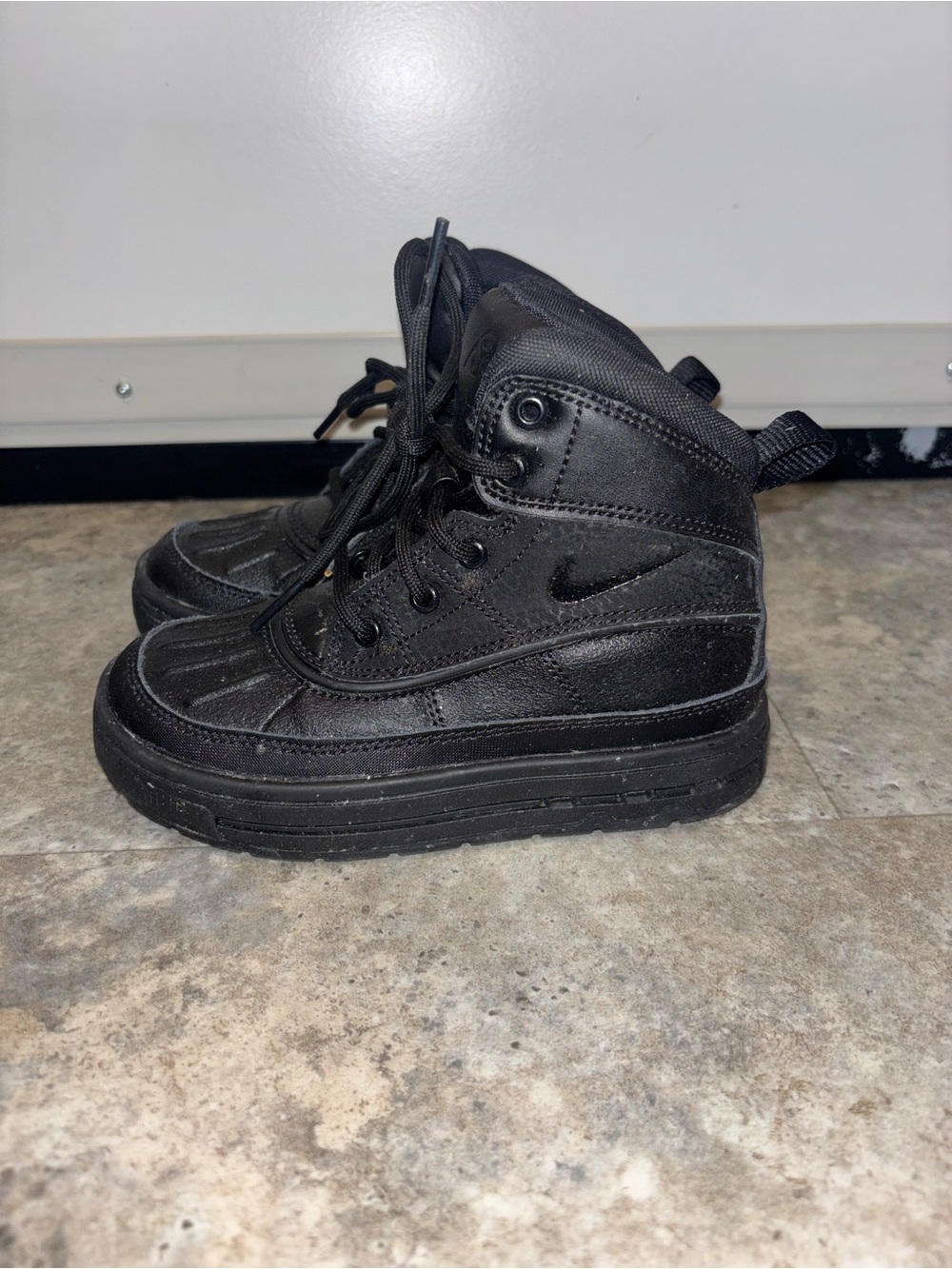 Kids Black High-Top Sneakers - Nike size 11